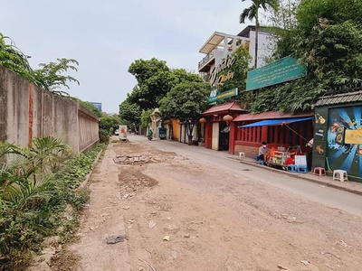Cần người phụ bán đồ uống tại cửa hàng 3029