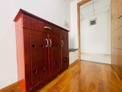 Chính chủ bán ehome 3 , 2pn , 2wc nhà đẹp đã có sổ hồng, gần đại lộ  võ văn kiệt 3