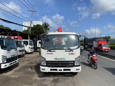 Bán xe Cẩu Isuzu 5 Tấn thùng dài 6.1m cẩu Unic 370 xe giao ngay 7