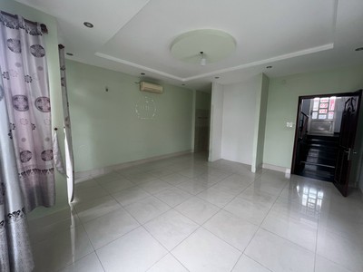 Cho thuê nhà NC khu Tân Mỹ Quận 7.Gần Phú Mỹ Hưng. DT:5,2x20,trệt 3 lầu 6pn.Nhà mới .Giá:28tr/th 6