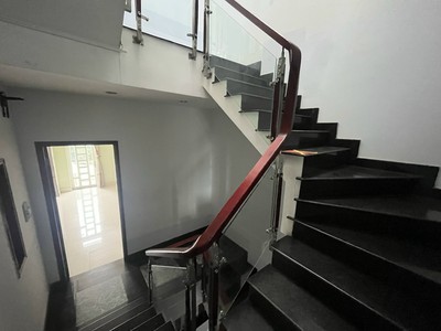 Cho thuê nhà NC khu Tân Mỹ Quận 7.Gần Phú Mỹ Hưng. DT:5,2x20,trệt 3 lầu 6pn.Nhà mới .Giá:28tr/th 8