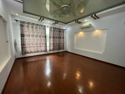 Cho thuê nhà NC khu Tân Mỹ Quận 7.Gần Phú Mỹ Hưng. DT:5,2x20,trệt 3 lầu 6pn.Nhà mới .Giá:28tr/th 9