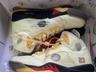 Thanh lý hết giày sneaker còn mới 3