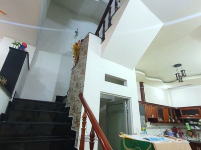 Cần bán gấp nhà đúc 3 tầng BTCT, Q Bình Tân, hẻm 6m, 60m2, 4pn, chỉ 4, 3