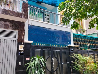 Cần bán gấp nhà đúc 3 tầng BTCT, Q Bình Tân, hẻm 6m, 60m2, 4pn, chỉ 4, 0