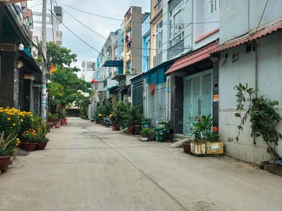 Cần bán gấp nhà đúc 3 tầng BTCT, Q Bình Tân, hẻm 6m, 60m2, 4pn, chỉ 4, 4