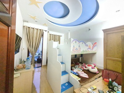 Cần bán gấp nhà đúc 3 tầng BTCT, Q Bình Tân, hẻm 6m, 60m2, 4pn, chỉ 4, 2