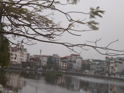 Bán nhà 68 m2 sát hồ Lâm du 3