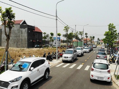 Lô góc chính chủ mặt tiền đường quốc lộ 14 - kinh doanh buôn bán rất tốt, giá chỉ 900 triệu 1