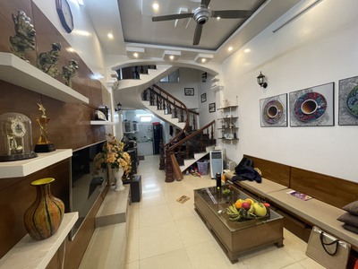 Chủ không ở đến cần cho thuê nguyên nhà 3 tầng ở Miếu Hai Xã, Lê Chân. 0