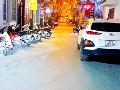 Cần bán gấp nhà mặt phố chiến thắng văn quán phân lô ô tô vao nhà dt:56m2  giá 8,4 tỷ 0