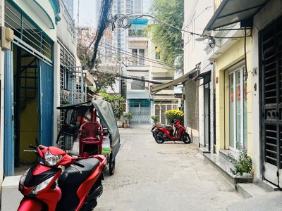 Nhà Bán HxH DT 50M2 ,đương thành thái phường 14,quận 10 0