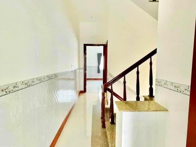 Bán nhà 2 lầu mặt tiền đường trần minh sơn , kdc thới nhựt . sổ hồng 1