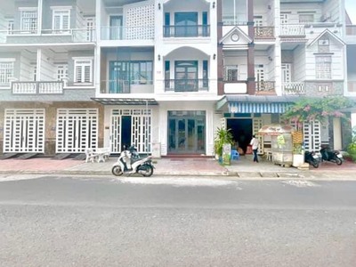 Bán nhà 2 lầu mặt tiền đường trần minh sơn , kdc thới nhựt . sổ hồng 0