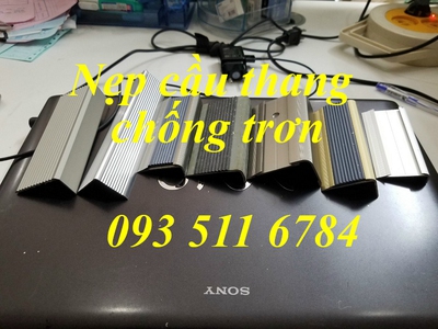 Nẹp cầu thang chống trượt Nẹp nhôm mặt bằng 0