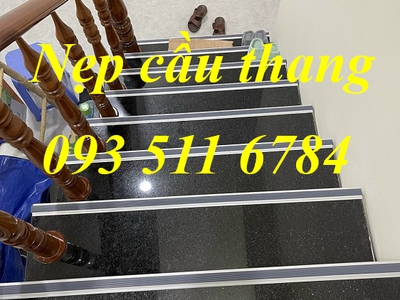 Nẹp cầu thang chống trượt Nẹp nhôm mặt bằng 1