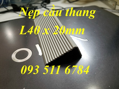 Nẹp cầu thang chống trượt Nẹp nhôm mặt bằng 2