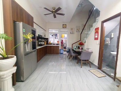 Cần bán nhà phố liền kề lovera park, 1 trệt 2 lầu, nhà mới, đầy đủ nội thất, giá chỉ 6 tỷ 800 triệu. 0