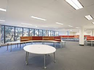 Cho thuê  ngay 750m2 mặt bằng ở Lê Văn Lương trần cao hơn 3m 0
