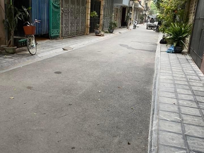 Chủ nhà đi nước ngoài định cư nên cần bán gấp nhà phố văn cao  - ngõ đẹp thẳng tắp - sổ phân lô - 1