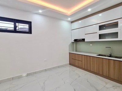 Bán nhà, nhà quan phố víp hoàng cầu, 3 thoáng ngõ thông 4 mặt phố, ô tô tránh vào nhà, 1 phút dạo 1