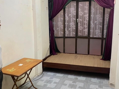 Cho thuê nhà mặt đê trần khát chân, 17mx4 , ô tô ,ở kết hợp kinh doanh  giá 8tr tháng. 2