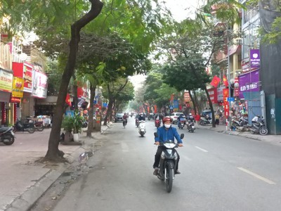 Phố ẩm thực ngọc lâm - long biên - kinh doanh đỉnh- lô góc - gara - ô tô chạy vòng quanh - 65m2 - 0