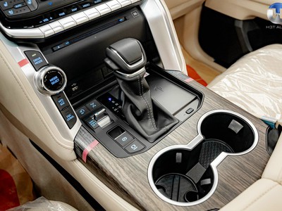 Cần bán xe landcruiser lc300 model 2023 ở số 5 nguyễn văn linh - long biên hà nội 2