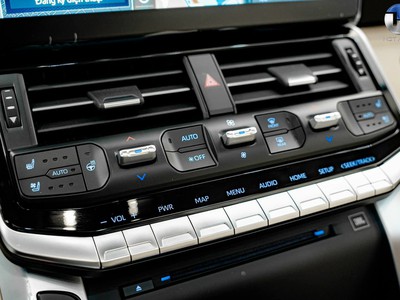 Cần bán xe landcruiser lc300 model 2023 ở số 5 nguyễn văn linh - long biên hà nội 4