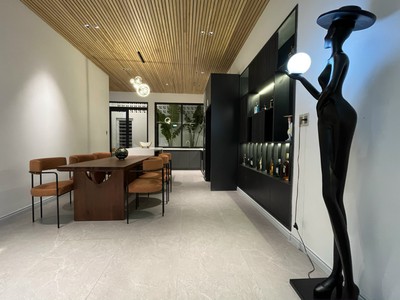 Bán nhà 3 tầng mới đẹp, thiết kế hiện đại giá tốt đường phú xuân 1