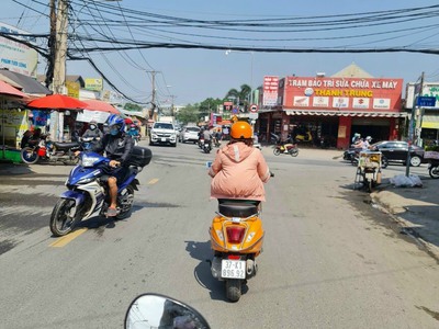 Lô đất mặt tiền Lã xuân oai Long trường DT 150m vị trí đẹp tiện kinh doanh 0