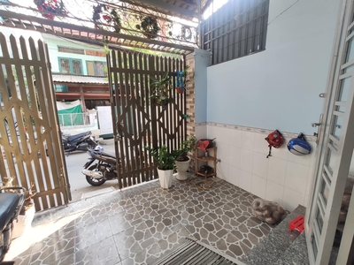 Cần bán Nhà trong hẻm  Q61  Bán nhà Phạm Thế Hiển Q8, xe hơi đỗ cửa, sát mặt tiền của 70m2. Giá nhỉn 3