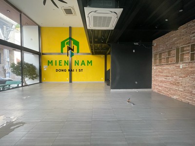 Cho thuê  mặt bằng đẹp căn góc 150m2, đường đồng khởi, giá 20 triệu 2