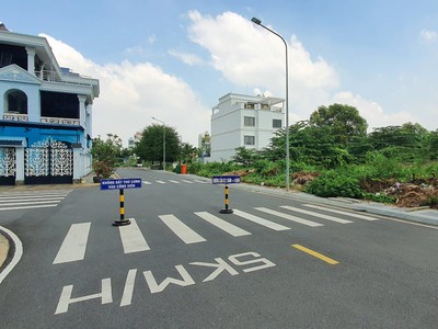 Đất sổ hồng,hướng đông,view công viên homyland,đường nguyễn duy trinh,quận 2 cần bán gấp 1