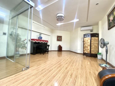 Cho thuê văn phòng ngõ 49 phố Huỳnh Thúc Kháng, DT 55m2, giá thuê 6,2 triệu 2