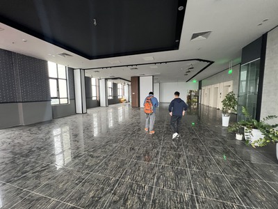 Chúng tôi cần nhượng nhanh văn phòng đã thiết kế đẹp, view góc 240 m2 tại tòa roman plaza, tố hữu 1