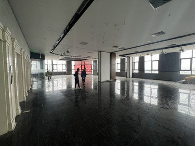 Chúng tôi cần nhượng nhanh văn phòng đã thiết kế đẹp, view góc 240 m2 tại tòa roman plaza, tố hữu 2