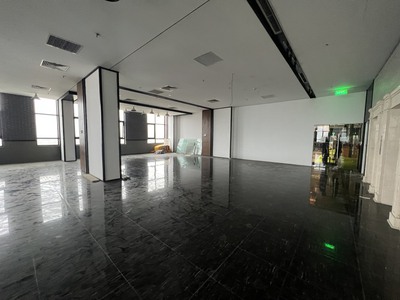 Chúng tôi cần nhượng nhanh văn phòng đã thiết kế đẹp, view góc 240 m2 tại tòa roman plaza, tố hữu 3