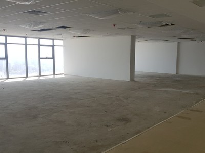 Chúng tôi cần chuyển nhượng văn phòng lô góc, dt 600m2 tại tòa discovery complex, 302 cầu giấy 2