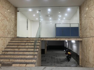 Cho thuê nhà văn phòng ngõ 603 lạc long quân với 125m2, 6 tầng 1 tum, giá thương lượng. 0