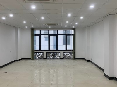 Cho thuê nhà văn phòng ngõ 603 lạc long quân với 125m2, 6 tầng 1 tum, giá thương lượng. 2