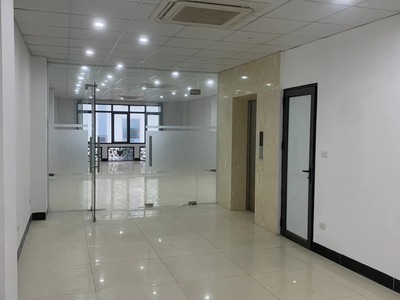 Cho thuê nhà văn phòng ngõ 603 lạc long quân với 125m2, 6 tầng 1 tum, giá thương lượng. 4