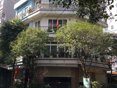 Cho thuê nhóm 2-4 người ngồi làm việc tại Nguyễn Văn Lộc, sân bên ngoài view đẹp, thang máy, ô tô 0