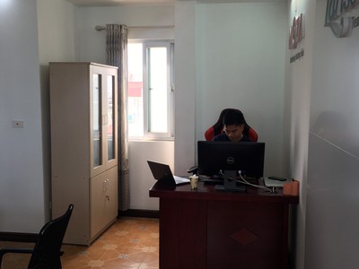 Cho thuê nhóm 2-4 người ngồi làm việc tại Nguyễn Văn Lộc, sân bên ngoài view đẹp, thang máy, ô tô 2