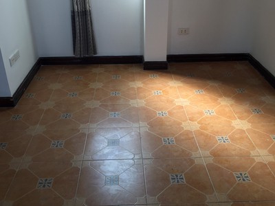 Cho thuê nhóm 2-4 người ngồi làm việc tại Nguyễn Văn Lộc, sân bên ngoài view đẹp, thang máy, ô tô 3