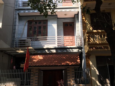 Cho thuê nhóm 2-4 người ngồi làm việc tại Nguyễn Văn Lộc, sân bên ngoài view đẹp, thang máy, ô tô 4