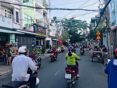 Bán nhà mặt tiền đường nguyễn trường tộ,dt:4x20,cấp 4 giá 10 tỷ vị trí kinh doanh tốt 1