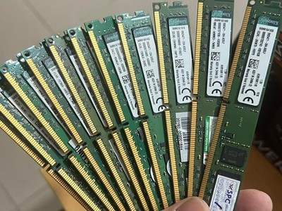 Ram 3 8gb/1600 hãng đẹp giá thanh lý ạ 0