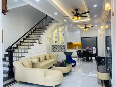 Biệt thự Verosa park đường  Liên phường DT 85m , 3 lầu khu vip 1
