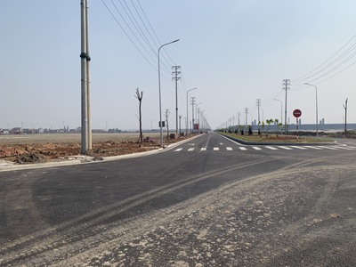 Cho thuê nhà xưởng KCN Quế Võ, dt 5200m2,độc lập làm được chế xuất. 0
